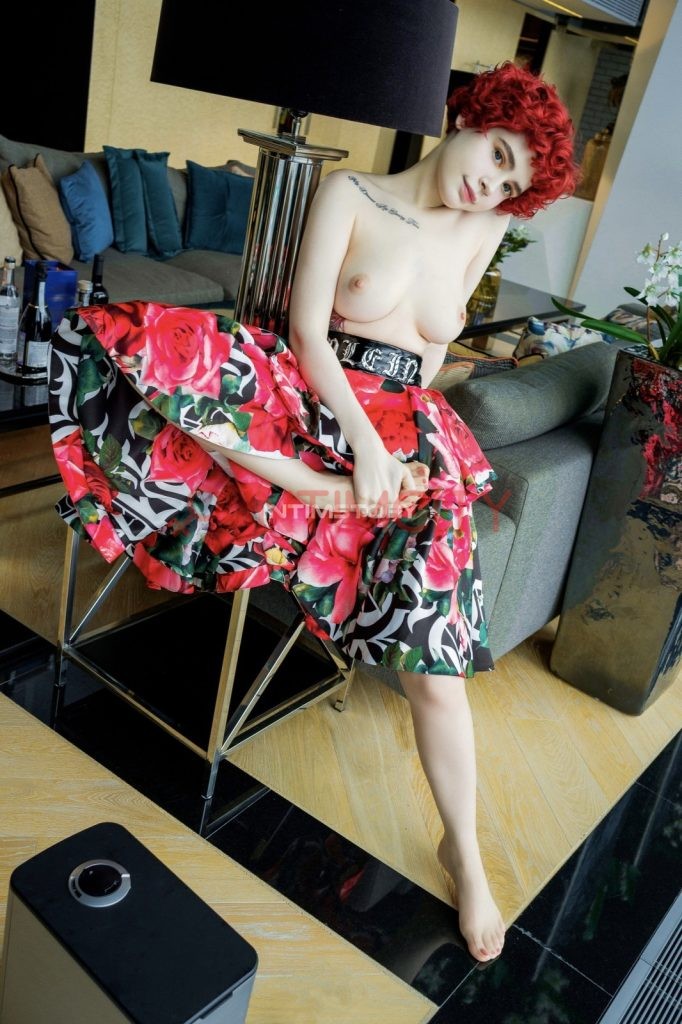 Шлюха Тигренок сосет писю Интимсити