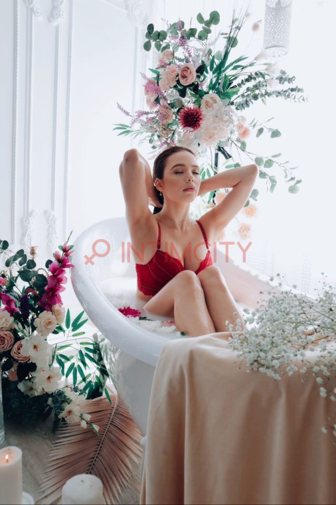 Эскортница Холли Интимсити