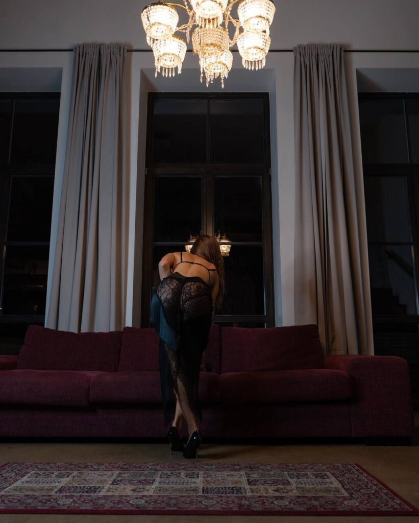 Элитная проститутка Амелия IntimCity