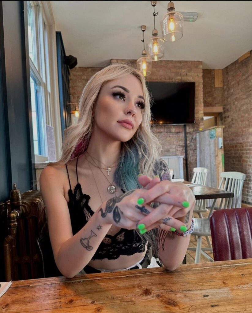 Элитная проститутка Дита IntimCity